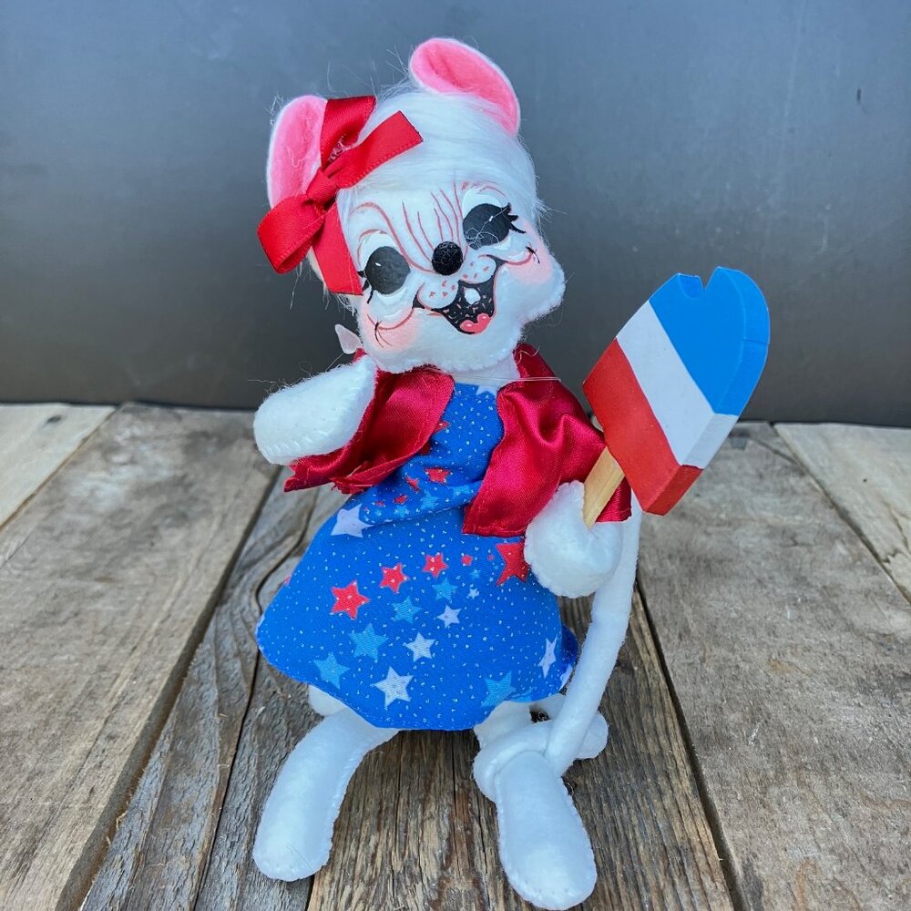 Annalee Patriotic Girl White Mouse With Red White and Blue Popsicle